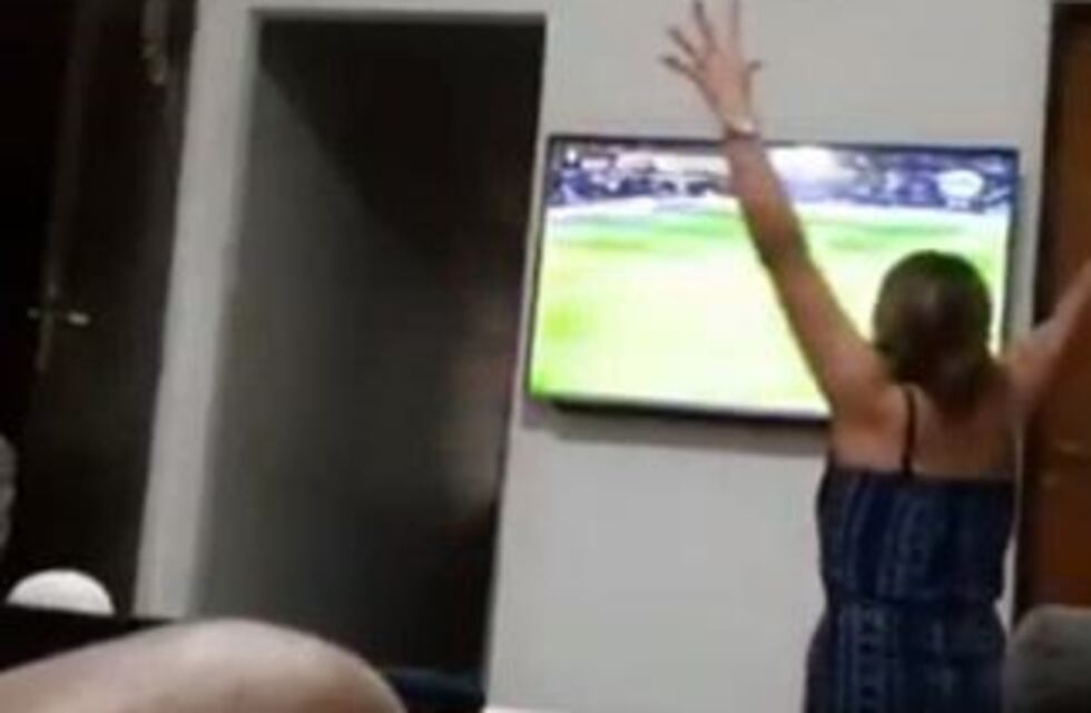 El alocado festejo de una hincha de River tras la obtención de la Copa Libertadores