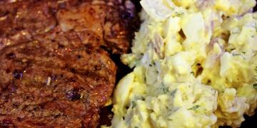 Asado y ensalada de papa