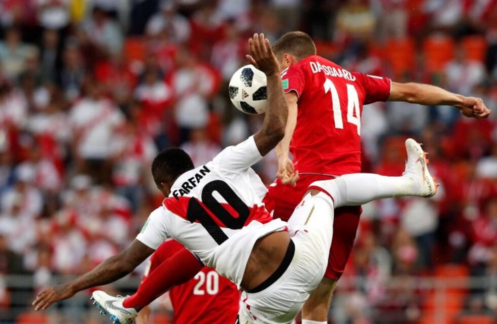 Perú no pudo con Dinamarca en su regreso a los Mundiales: perdió 1-0