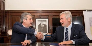 El intendente Javier Martínez y el Dr\u002E Julio Conte-Grand