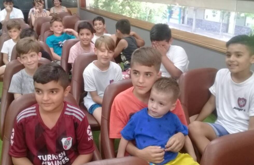 Los campeones de la Promocional del Sportivo 24 fueron homenajeados por el intendente