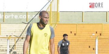 Campozano trabajó diferenciado para superar una molestia y llegar al partido ante Boca Unidos\u002E (Crucero prensa)