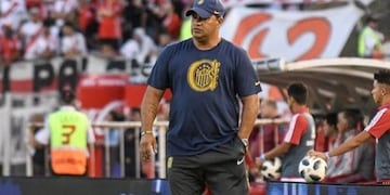 El ex DT de la Reserva seguirá tras derrotas consecutivas por la Superliga ante River y Racing\u002E (Prensa Rosario Central)