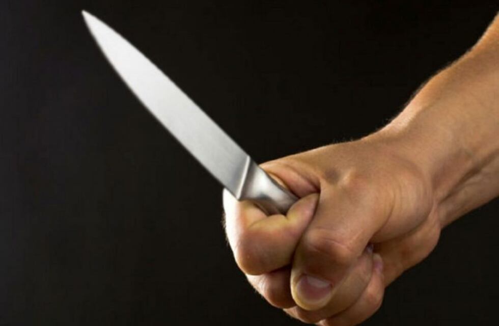 Lo apuñaló, le dio pena y lo llevó al hospital