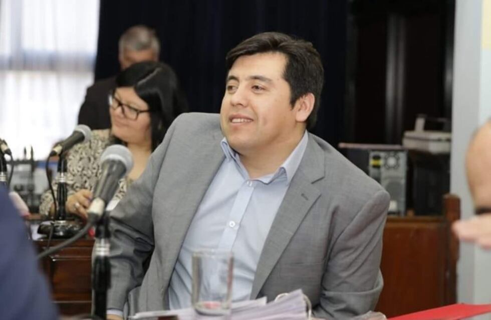 "Nadie me va a sacar el barro de mis zapatos porque caminé Tolhuin toda mi vida"