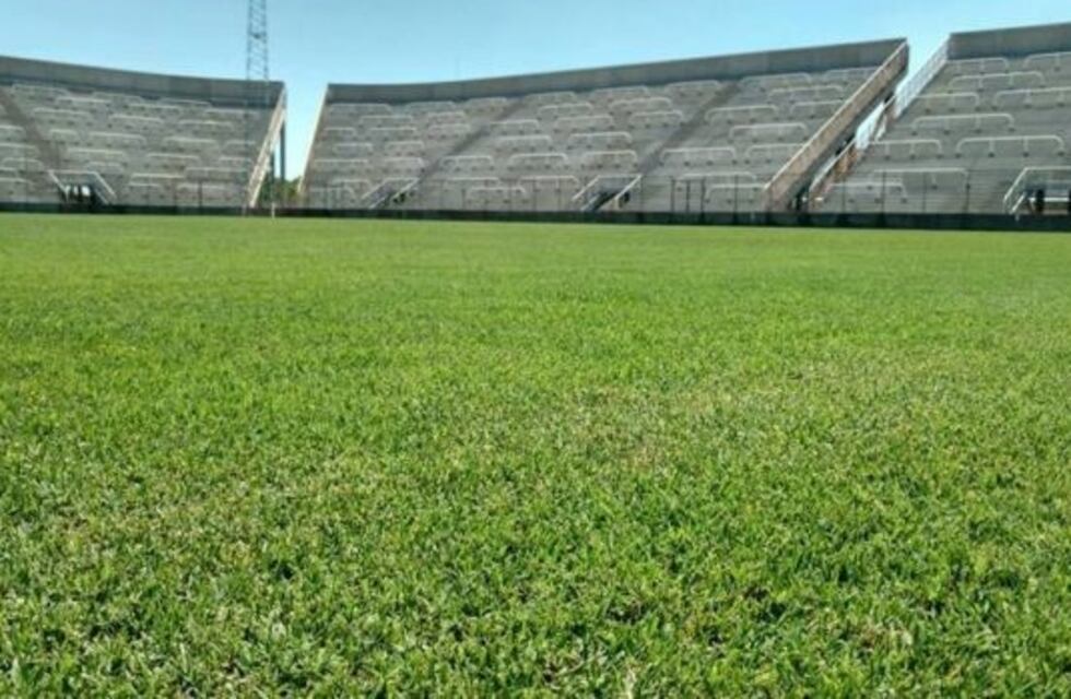 Fútbol: Arsenal llega a La Rioja para reinaugurar el estadio de Vargas