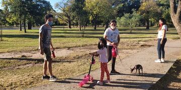 Las salidas de esparcimiento serán por espacio de una hora, a 500 metros de la vivienda\u002E
