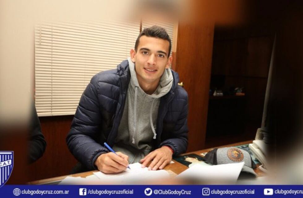 Ramis estampó la firma en Godoy Cruz