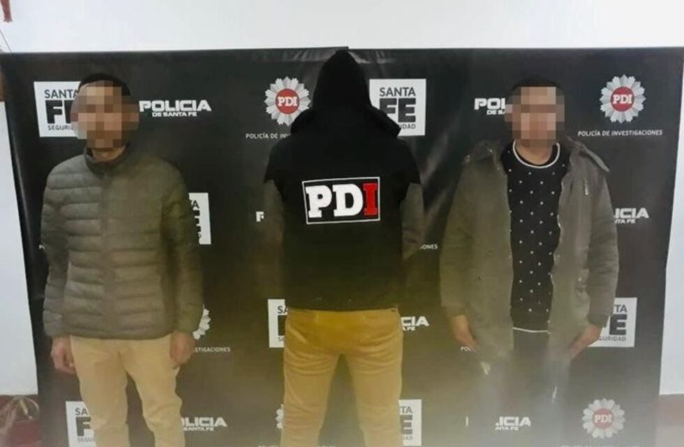 Se entregaron otros dos motochorros que balearon a un gerente en la puerta de un banco