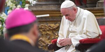 Francisco recibió en Santiago a víctimas de abusos de sacerdotes\u002E (Foto: EFE/LUCA ZENNARO / POOL)