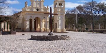La Iglesia San Bernardo en Coronel Moldes.