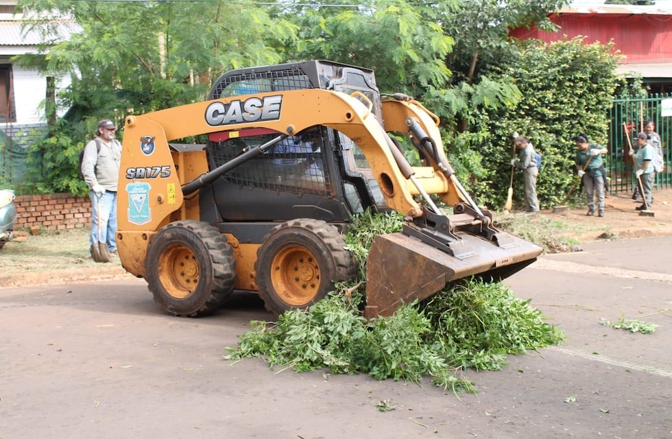 Realizan operativos de limpieza en el barrio Villa Nueva de Puerto Iguazú