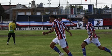Agustín Trotta festeja el 2 a 1 de Rosario ante Comercial