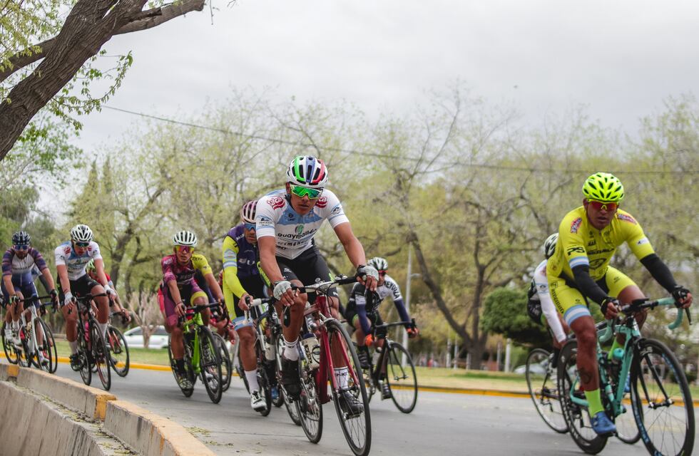 Ciclismo: Alejandro Corvalán ganó en el Centro Cívico y el título se definirá en la última fecha