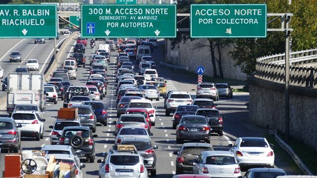 El embotellamiento por los controles de coronavirus en la Panamericana.