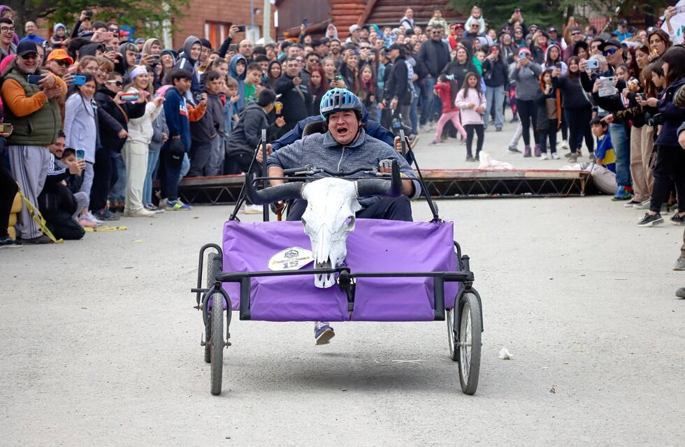 La primera edición de la carrera de autos locos fue un éxito en Tolhuin