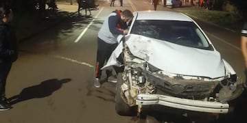 Puerto Iguazú: chocó contra dos vehículos estacionados y se dio a la fuga.