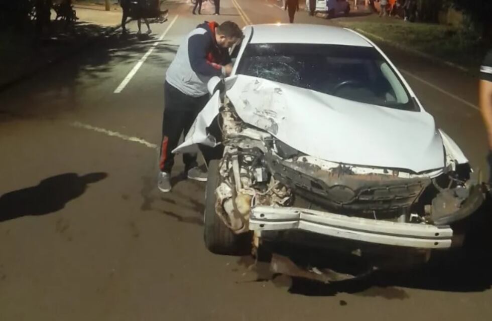 Puerto Iguazú: chocó contra dos vehículos estacionados y se dio a la fuga