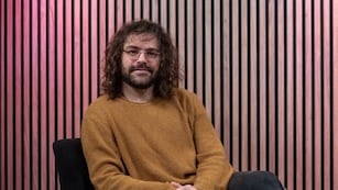 El duro relato de Peter Lanzani sobre las críticas que recibe sobre su apariencia: “Me trataron de sucio y linyera”.