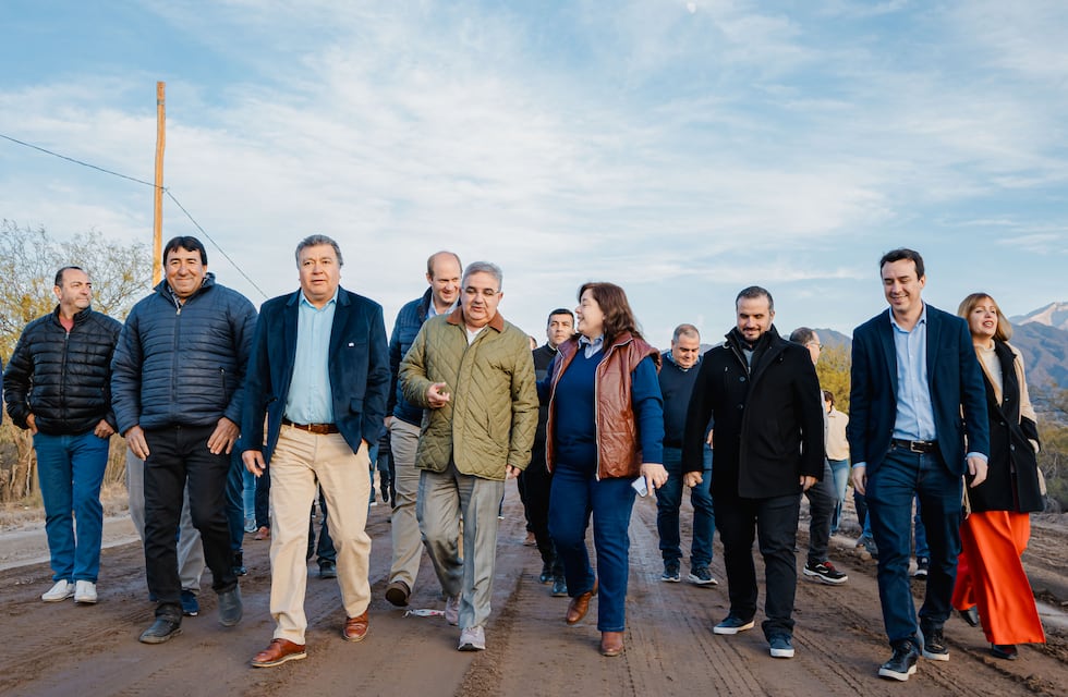 Obras que integran: Huillapima avanza con pavimento y un SUM