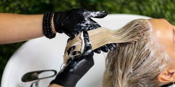 Ni baño de crema ni ampollas: el tratamiento que pocos conocen que deja tu pelo teñido como de peluquería