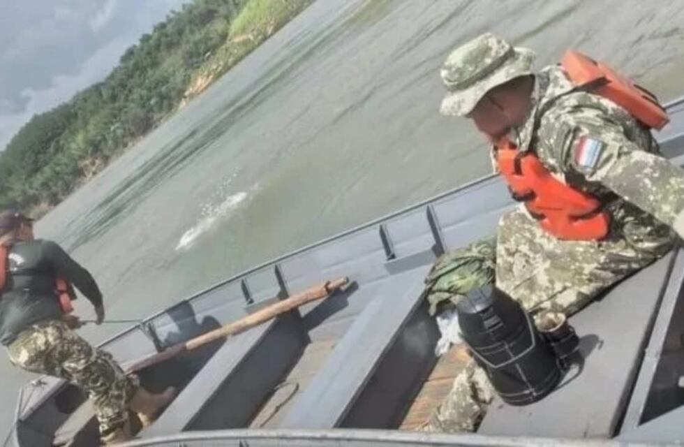 Tragedia en Eldorado: una embarcación volcó en el río Paraná y se cobró la vida de un hombre