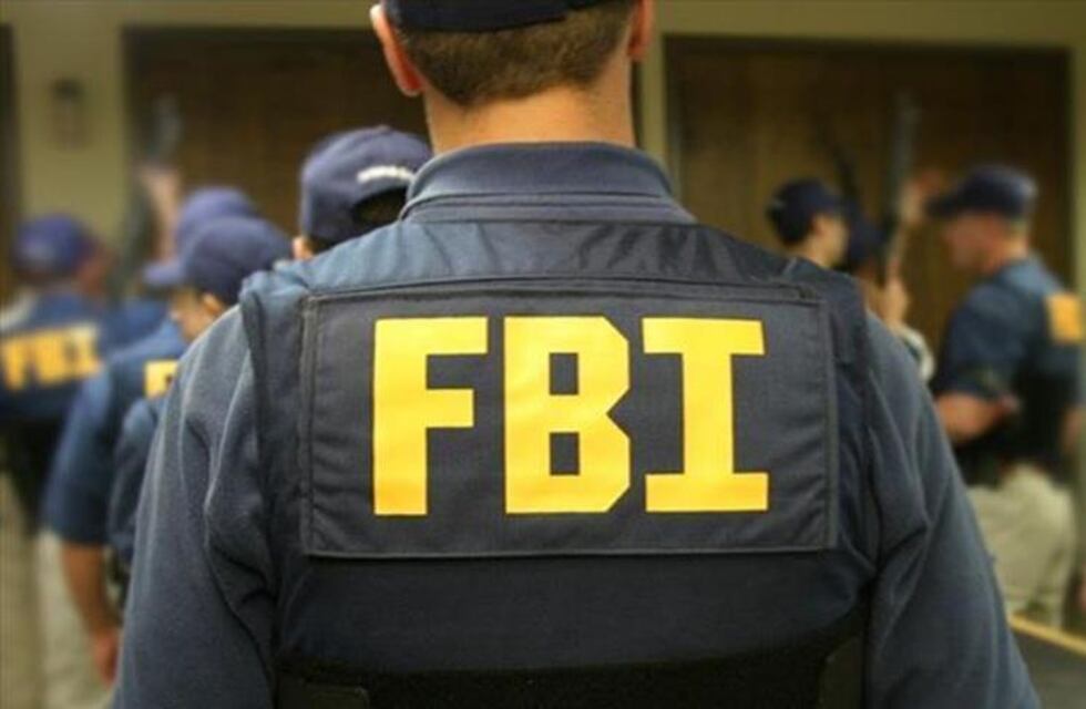 Arrestan a un hombre por intentar introducir explosivos en un avión en EE.UU.