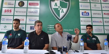 La primera aparición de David Urreta como allegado a Atenas fue en la conferencia de Felipe Lábaque en enero pasado. (Ramiro Pereyra / La Voz)