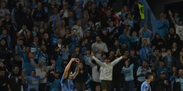 Pablo Vegetti celebra su golazo en Belgrano ante Newell's (Facundo Luque / La Voz).
