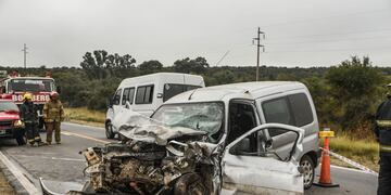 La víctima fatal manejaba una Peugeot Partner.