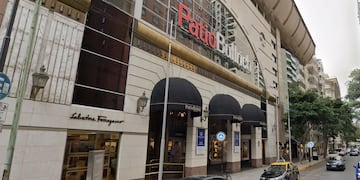 Un grupo de delincuentes ingresó al Patio Bullrich y desvalijó una joyería a los tiros.