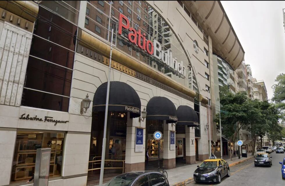 Un grupo comando asaltó una joyería a los tiros en un shopping  de Recoleta