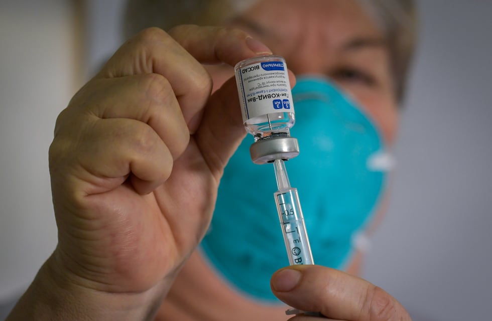 La OMS confirmó que Argentina recibirá casi 2.3 millones de dosis de vacunas mediante el fondo COVAX