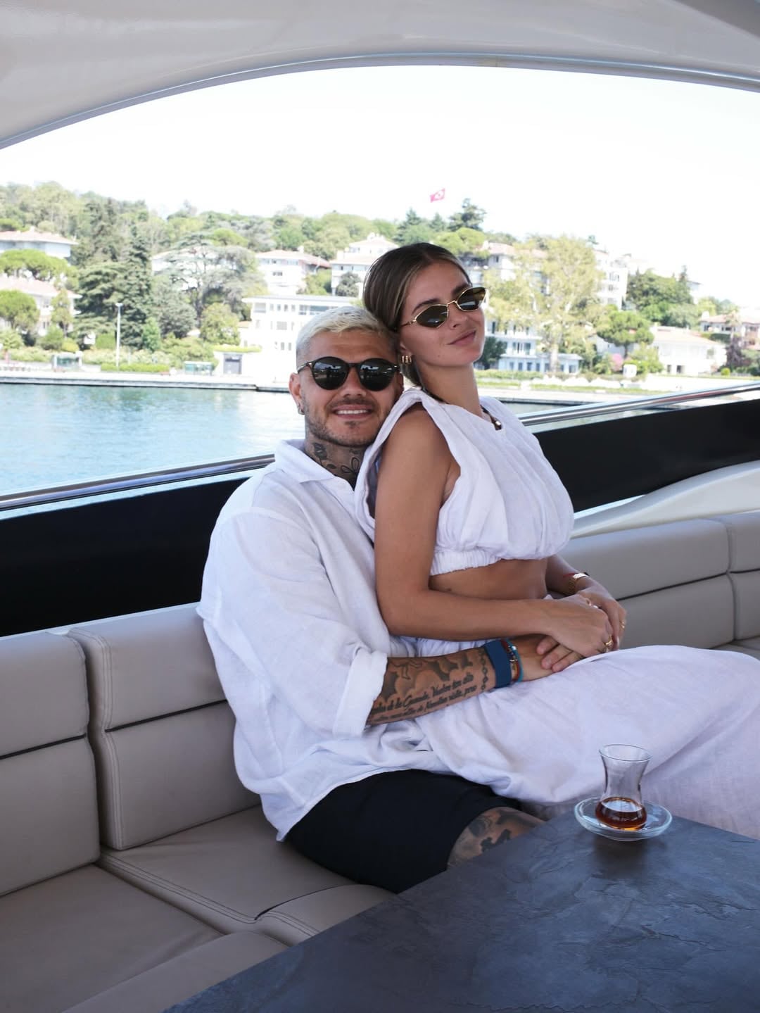 Mauro Icardi junto a la China Suárez.