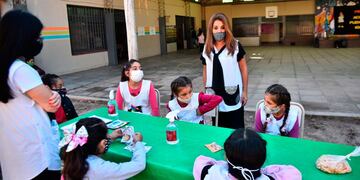Así comenzaron las clases días atrás en algunos colegios de Córdoba, como el Fray Justo Santa María de Oro, en barrio 1º de Mayo. (Pedro Castillo)