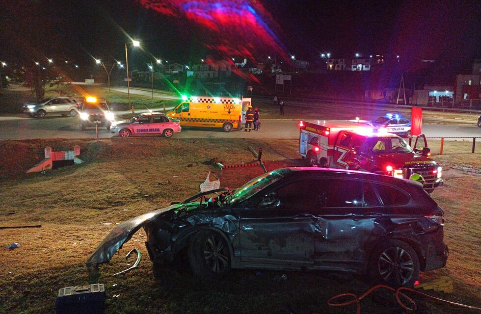 Fuerte accidente en el nudo vial Empalme Tanti: el conductor fue trasladado al Hospital Funes