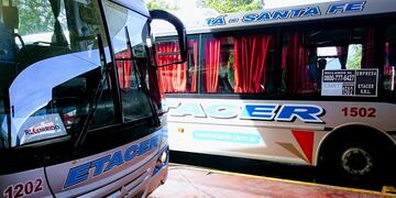 Este lunes retomaron sus servicios los colectivos que unen Paraná con Santa Fe