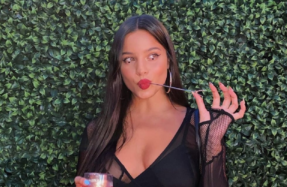 Emilia Mernes bailó con un look total black que se lleva todas las miradas