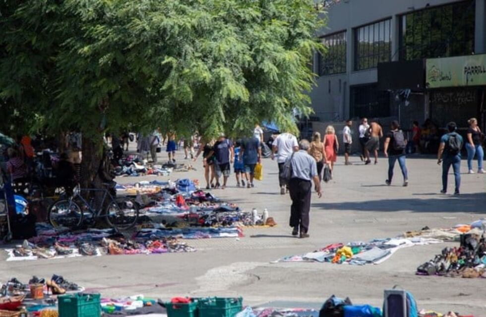 Megaoperativo en la Ciudad: desalojaron manteros durante la madrugada para poner en marcha un plan de mejoras en Retiro