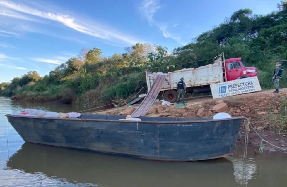 Desarticulan contrabando de expeller de soja en la costa de El Soberbio