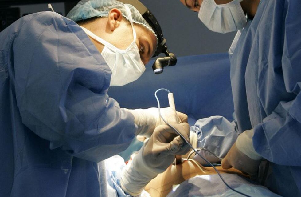 Covid-19 en Córdoba: autorizan cirugías menores ante la baja en la ocupación de camas