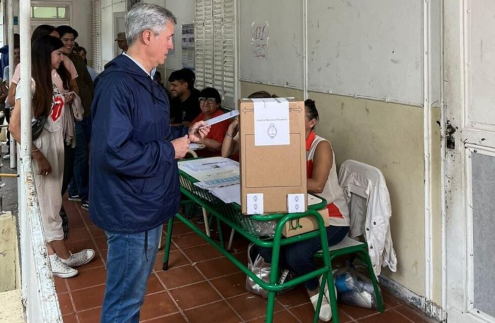 Etchevehere, el candidato a gobernador libertario, emitió su voto en Paraná