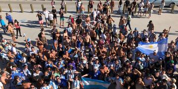 Los hinchas argentinos jugaron de local en Australia previo a los octavos de final.