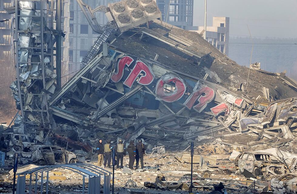 Conflicto Rusia-Ucrania: un video muestra cómo los rusos atacaron un centro comercial en Kiev