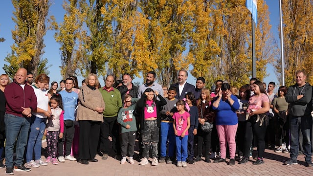 Matías Stevento inauguró una nueva plaza en el sur de Maipú.