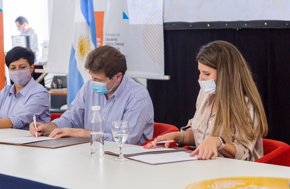 Gobierno crea el Centro de Transformación Digital en la provincia junto a Amazon