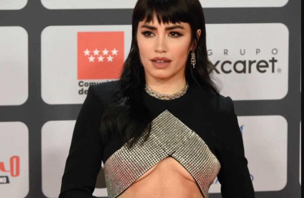 A Lali Espósito le preguntaron si se haría un piercing y ella mostró dónde se lo haría
