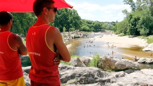 Guardavidas Carlos Paz
Las fotos fueron tomadas a lo largo del Río San Antonio, zona de la olla y el Fantasio 
Yanina aguirre