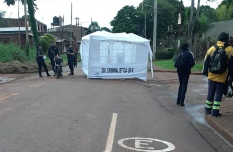 Lamentable accidente en Posadas: un motociclista falleció aplastado por una camioneta
