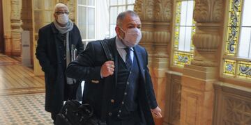 No hay tapabocas que frene a Luis Juez (Foto Federico Lopez Claro).